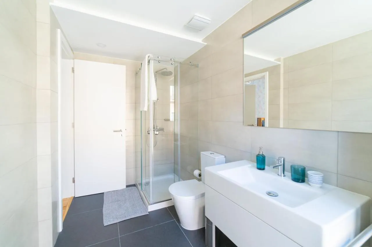 Blue By The River 1 - Elegant Two-Bedroom In Santos Lisbon 0*,
